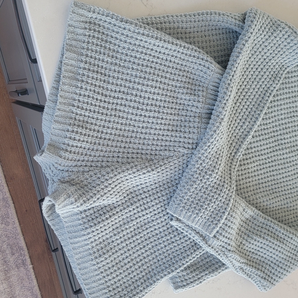 Cozy Knit Sweater and Shorts Set in Light Green- Small